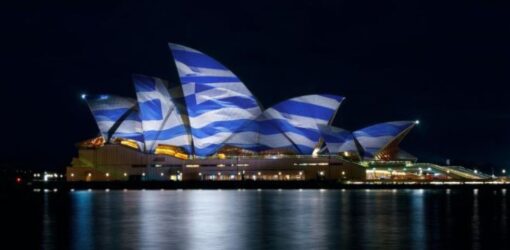 Ιστορικά κτίρια στον πλανήτη “ντύνονται” στα γαλανόλευκα