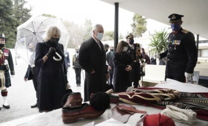 Το δώρο της Σακελλαροπούλου στον πρίγκιπα Κάρολο