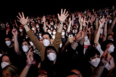 Συναυλία-πείραμα στην Ισπανία: 5000 θεατές με μάσκες χωρίς αποστάσεις