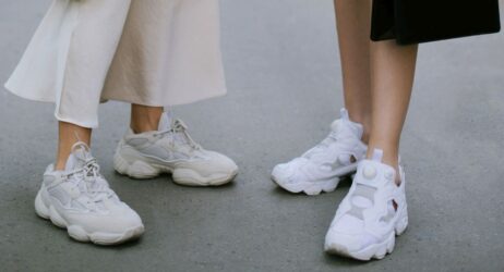 Sneakers: Οι 6 συνδυασμοί για μοντέρνες street style εμφανίσεις