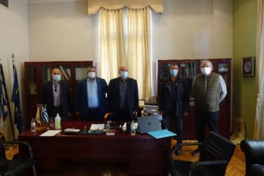 ΕΕΘ: Συζητήσεις με δημοτικές παρατάξεις για τη χρήση των κοινόχρηστων χώρων