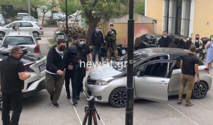 Ο Μένιος Φουρθιώτης στην εισαγγελία – Δείτε βίντεο και φωτογραφίες