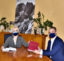 ΠΚΜ: Με την Σοφία Μαυρίδου συναντήθηκε ο Αγγελος Χαριστέας