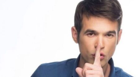 Μένιος Φουρθιώτης: Κατηγορείται για σκηνοθετημένη επίθεση έξω από το σπίτι του