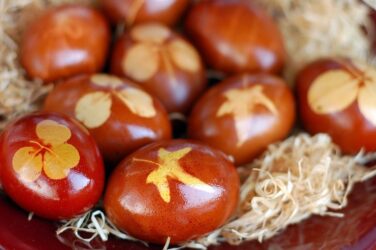 Πόσο ασφαλές είναι να τρώμε τα βαμμένα κόκκινα αυγά