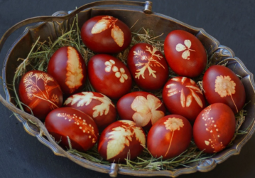 πασχαλινά αυγά με βότανα και λουλούδια