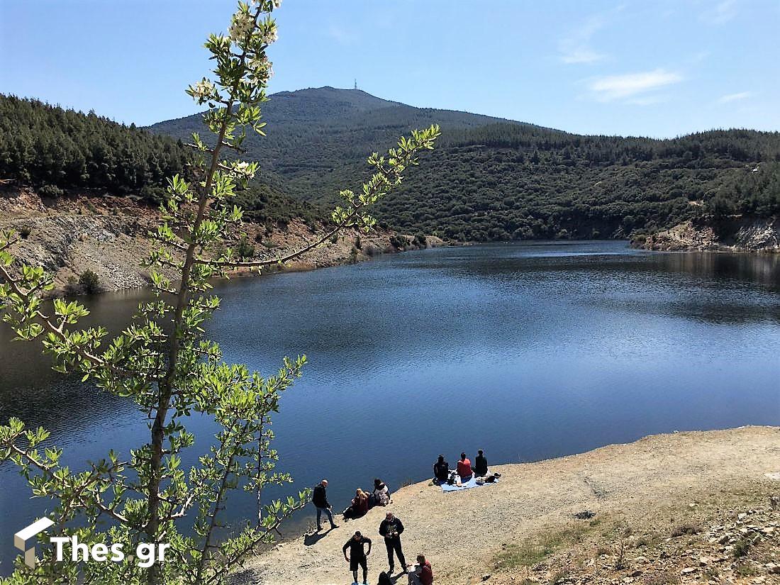 απόδραση στη λίμνη Τριαδίου