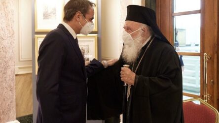 Μητσοτάκης – Ιερώνυμος συνομίλησαν για τον τρόπο λειτουργίας των Ιερών Ναών το Πάσχα