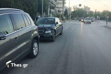 Θεσσαλονίκη: Ενας τραυματίας σε σύγκρουση μηχανής με ΙΧ