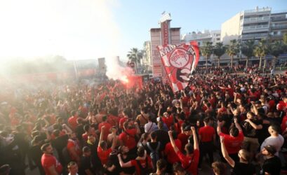 Ολυμπιακός: Συνωστισμός και χωρίς μέτρα στη φιέστα για το πρωτάθλημα