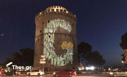 Θεσσαλονίκη: Φωταγωγήθηκε ο Λευκός Πύργος για τη Γενοκτονία των Ποντίων (ΦΩΤΟ)