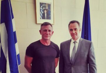 Γιατί πήγε ο διάσημος ηθοποιός Ντάνιελ Κρεγκ στο ελληνικό προξενείο στη Νέα Υόρκη; (ΦΩΤΟ)