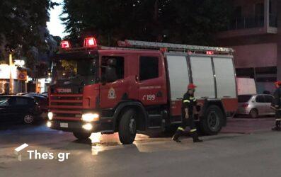 Ξέσπασε φωτιά σε κάδο στο κέντρο της Θεσσαλονίκης (ΒΙΝΤΕΟ)