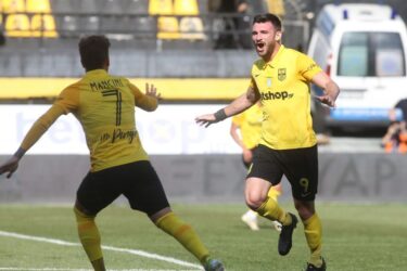 Super League: «Αυλαία» σήμερα με μία εκκρεμότητα