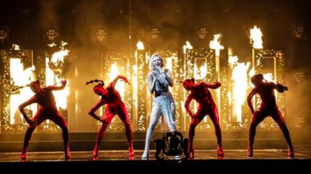Eurovision 2021: Εκλεψε τις εντυπώσεις η Ελενα Τσαγκρινού στη δεύτερη πρόβα (BINTEO)