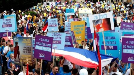 Κροατία: Χιλιάδες διαδηλωτές κατά της άμβλωσης