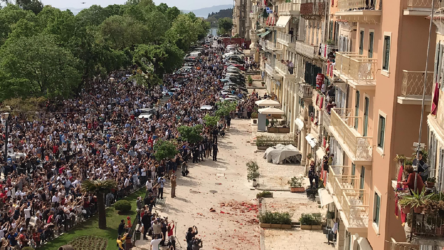 Μεγάλο Σάββατο: Εικόνες προ κορονοϊού στην Κέρκυρα για τους «μπότηδες»
