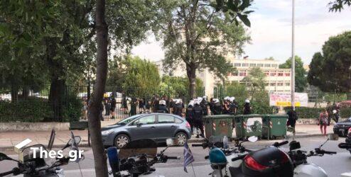 Θεσσαλονίκη: Σε αστυνομικό κλοιό το ΑΠΘ – Προσαγωγές από την ΕΛΑΣ (ΦΩΤΟ)