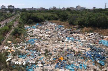 Μια “θάλασσα” από μπάζα και σκουπίδια στην Θεσσαλονίκη – Απογοητευτική εικόνα (ΒΙΝΤΕΟ & ΦΩΤΟ)