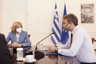 Εμβόλια: Συνάντηση και συζήτηση Μητσοτάκη – Κυριακίδου