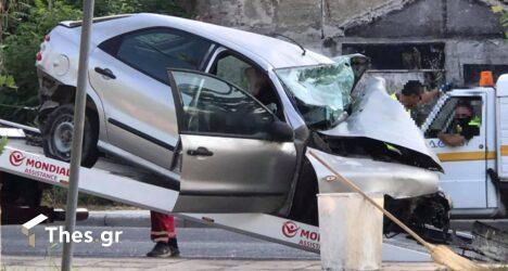 Θεσσαλονίκη: Απεγκλωβίστηκε νεαρή γυναίκα έπειτα από τροχαίο