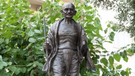 Σήμερα τα αποκαλυπτήρια ανδριάντα του Μαχάτμα Γκάντι στην Αθήνα