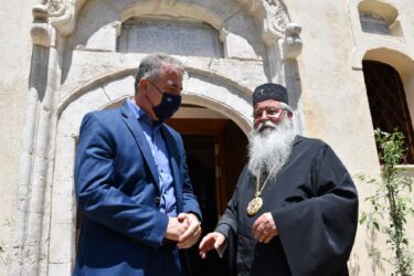 Καλαφάτης: «Παρακάλεσα να συμβάλει η Εκκλησία στον εμβολιασμό»