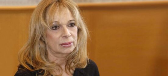 Αννα Φόνσου: «Είναι μικρότητες αυτές για την Αλίκη Βουγιουκλάκη, ντροπή»