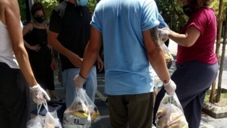 ΚΕΘΕΑ: Μοίρασε φαγητό σε άστεγους και άπορους στη Θεσσαλονίκη