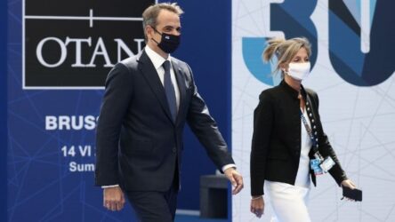 Οργισμένο tweet Μητσοτάκη: “Σταματήστε τους βομβαρδισμούς”