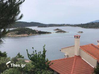 Ανακαλύψτε το σημείο με την καλύτερη θέα στα εξωτικά νησάκια στη Βουρβουρού (ΒΙΝΤΕΟ & ΦΩΤΟ)