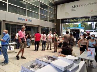 Πλήθος πολιτών στην εθελοντική αιμοδοσία της ΠΚΜ (ΦΩΤΟ)