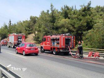Στις φλόγες μηχανάκι στην Περιφερειακή Οδό Θεσσαλονίκης