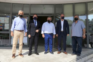 Τα έργα, η έλλειψη προσωπικού και ο εμβολιασμός συζητήθηκαν στη συνάντηση Πέτσα με το δήμαρχο Κορδελιού Ευόσμου