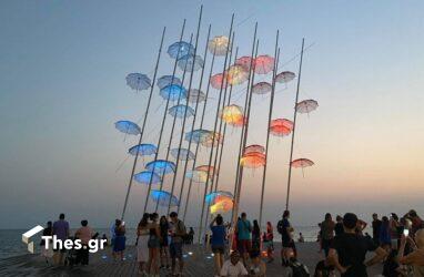 Μπλε φωτίζονται απόψε οι «Ομπρέλες» του Ζογγολόπουλου για την Παγκόσμια Ημέρα Ευχής