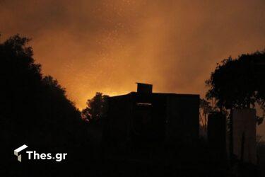 Φωτιά στη Βαρυμπόμπη: Μάχη με τις φλόγες δίνουν οι πυροσβέστες – Απομακρύνθηκαν οι εγκλωβισμένοι