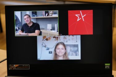 Ο Αλέξης Τσίπρας συνομίλησε με αριστούχους των Πανελλαδικών που δεν πέρασαν στην πρώτη τους επιλογή