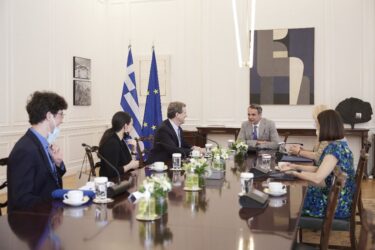 Συνάντηση Μητσοτάκη με τον CEO της Αμερικανικής Εβραϊκής Κοινότητας