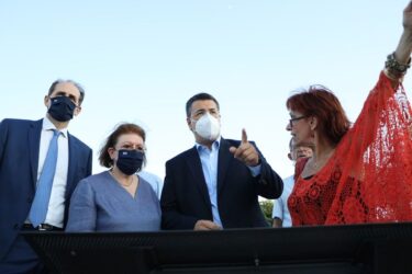 Ημαθία: Τζιτζικώστας & Μενδώνη εγκαινίασαν το Αρχαιολογικό Πάρκο της Νεκρόπολης των Αιγών