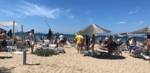 Ανεμοστρόβιλος «χτύπησε» παραλία στη Χαλκιδική – Αναστάτωση στην περιοχή