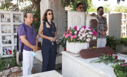 Θλίψη στο μνημόσυνο της Αλίκης Βουγιουκλάκη