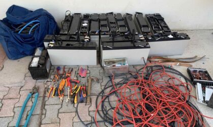 Χαλκιδική: Χειροπέδες σε τρία άτομα που έκλεβαν μπαταρίες και καλώδια