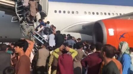 Αφγανιστάν: Σκηνές χάους στο αεροδρόμιο της Καμπούλ – Πληροφορίες για νεκρό κοριτσάκι (ΒΙΝΤΕΟ)