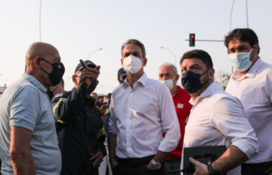 Μητσοτάκης από Βαρυμπόμπη: «Δόξα τω Θεώ δεν είχαμε ανθρώπινη απώλεια»