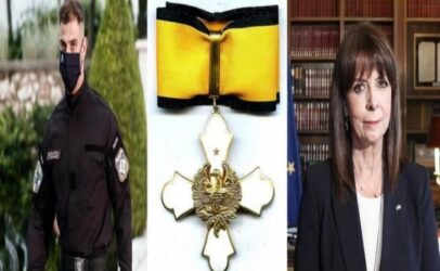 Παρασημοφορείται από τη Σακελλαροπούλου Ειδικός Φρουρός από το Κορδελιό
