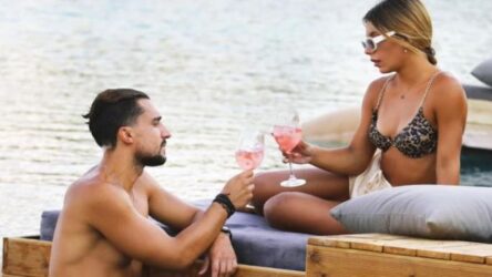 Σάκης Kατσούλης: Τρυφερό τετ α τετ με τη Μαριαλένα Ρουμελιώτη στην παραλία
