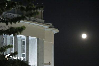 Εντυπωσιάζει η μαγευτική Αυγουστιάτικη Πανσέληνος – Ρεσιτάλ βιολιού στο Αρχαιολογικό Μουσείο (ΒΙΝΤΕΟ & ΦΩΤΟ)
