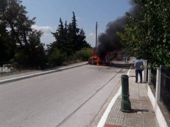 Χαλκιδική: Στις φλόγες φορτηγό στην Γαλάτιστα (ΦΩΤΟ)
