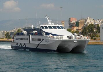 Συνελήφθη ο πλοίαρχος του “Sifnos Jet” για μεταφορά υπεράριθμων επιβατών