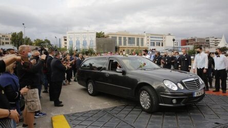 Μίκης Θεοδωράκης: Στο πλοίο με προορισμό τα Χανιά (ΒΙΝΤΕΟ)